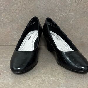 Easy Street Black Textured Heels